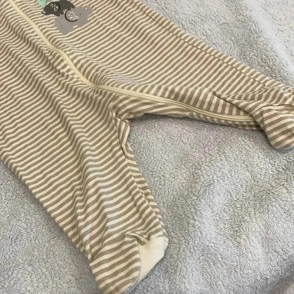 Gerber Organics pajamas - Picture 3 of 7